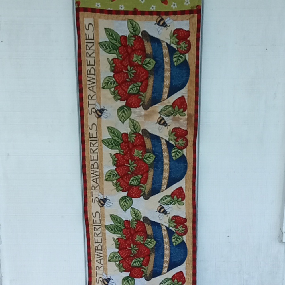 Vintage Summer Strawberry Table Runner - Picture 7 of 16